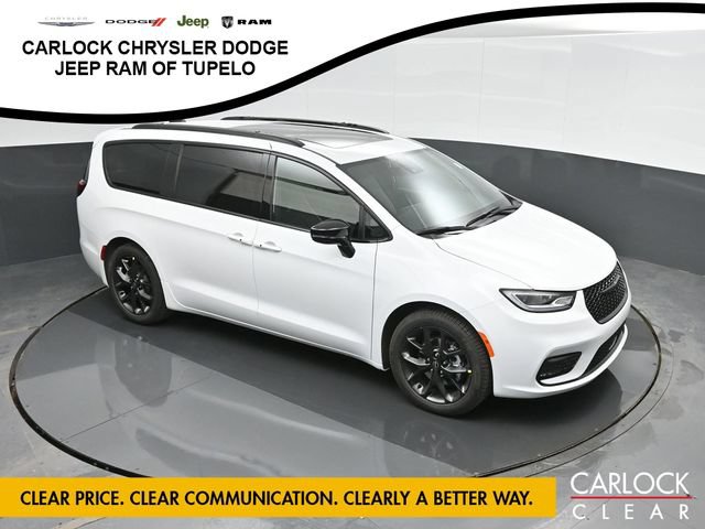 New 2026 Chrysler Pacifica Limited w/ Uconnect Theater Family Group FWD image 60