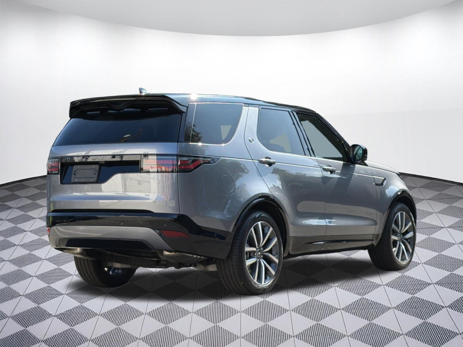 Used 2025 Land Rover Discovery Dynamic SE AWD/4WD image 9