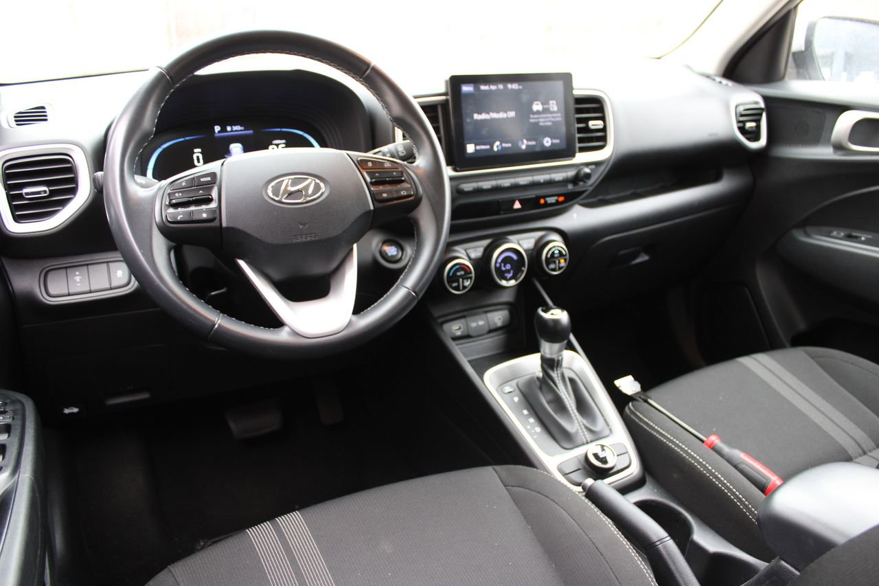Used 2024 Hyundai Venue SEL image 5