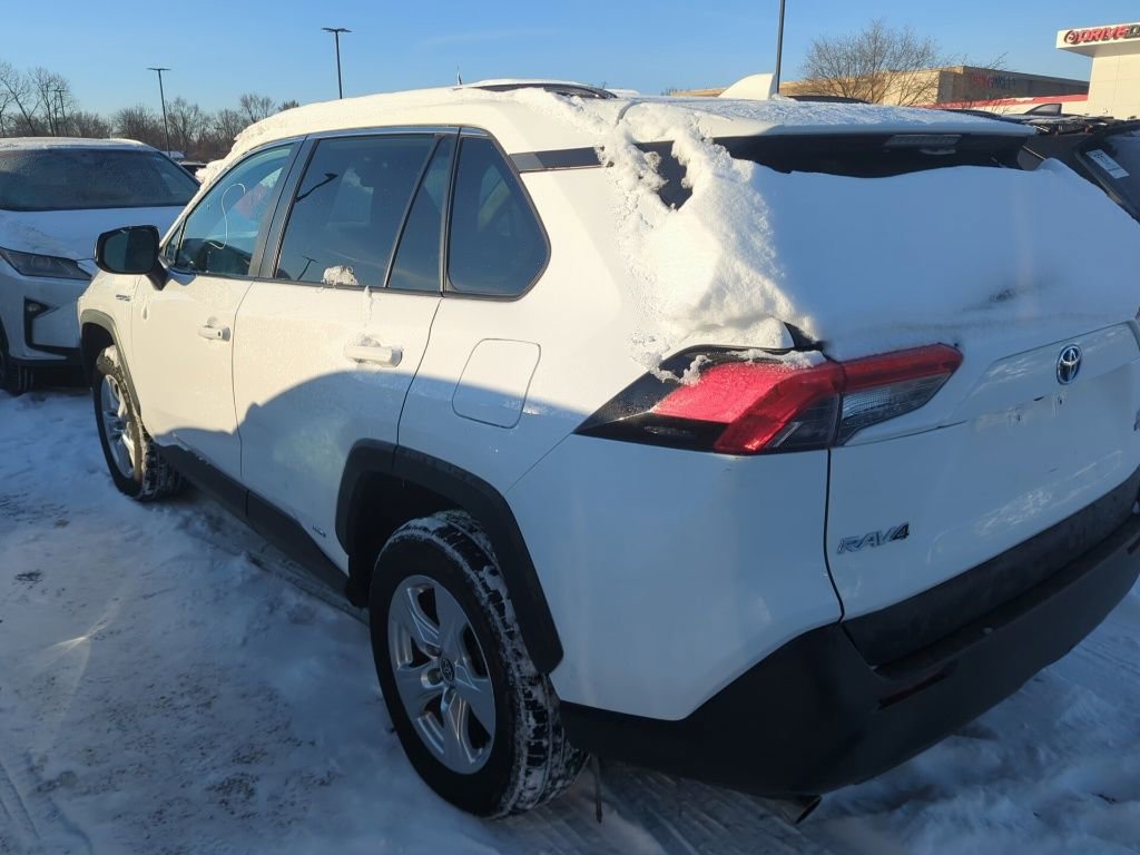 Used 2021 Toyota RAV4 LE image 4