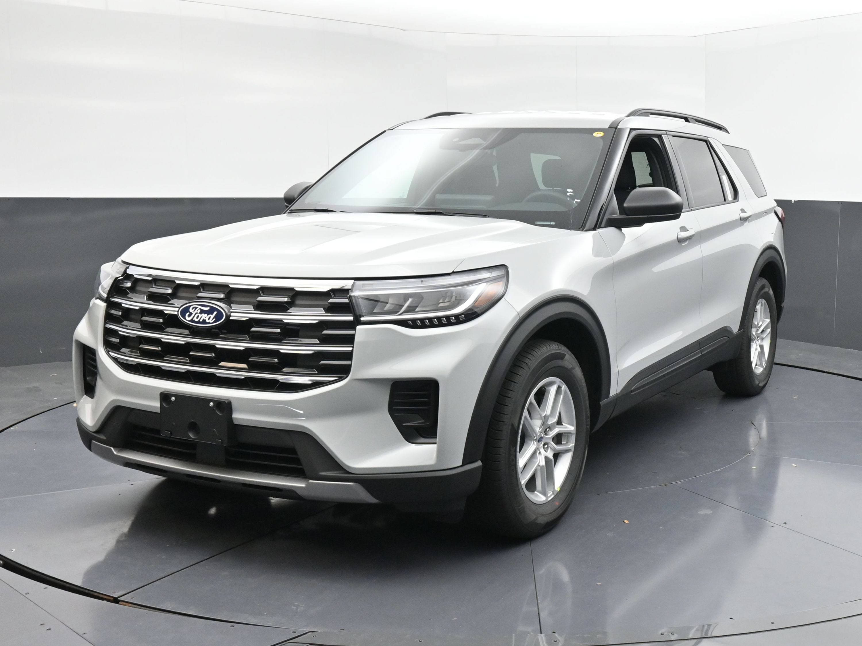 New 2027 Ford Explorer Active RWD image 4