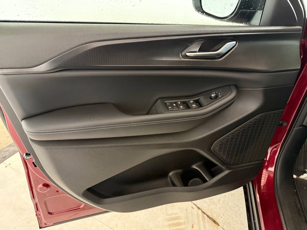 Certified 2025 Jeep Grand Cherokee Laredo X w/ Luxury Tech Group I image 11