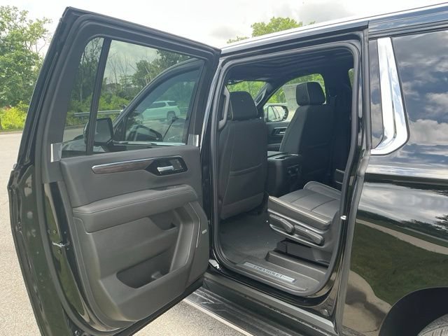 New 2026 Chevrolet Suburban Premier w/ Sun And Tow Package AWD/4WD image 18