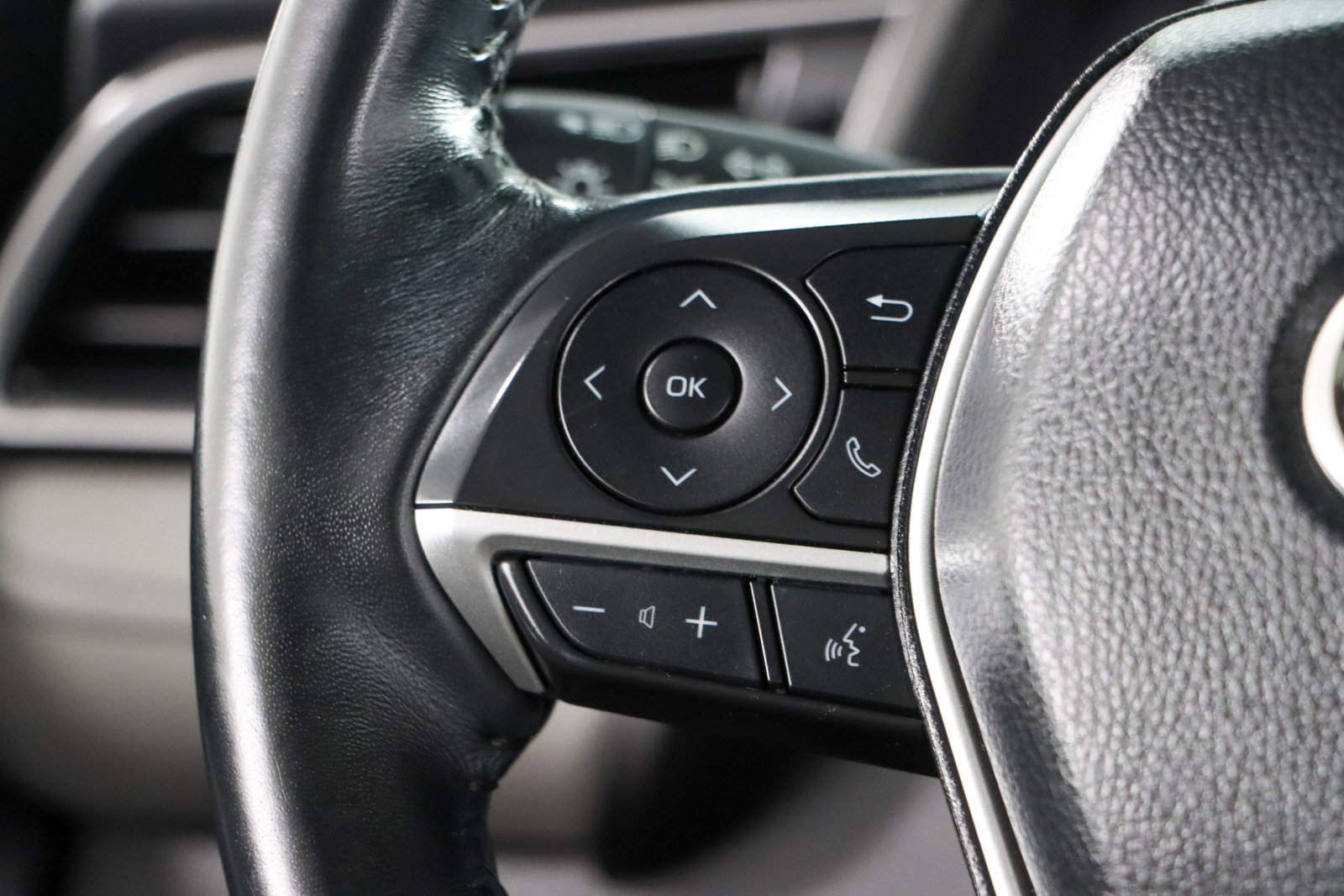 Used 2022 Toyota Camry XLE w/ Navigation Package image 13