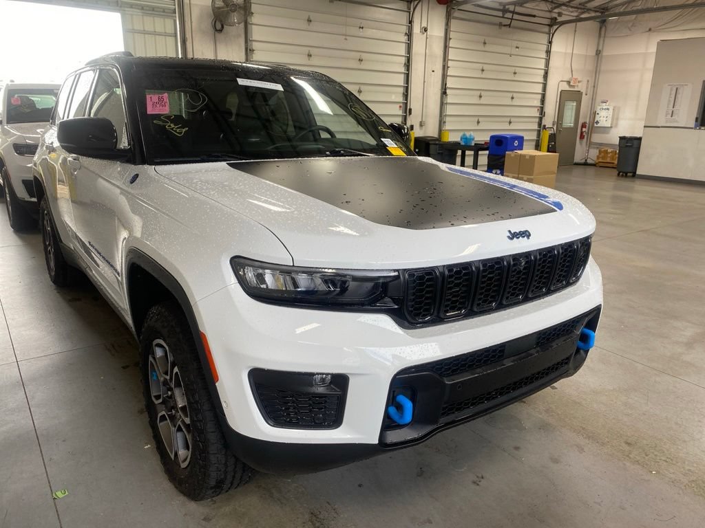 Used 2022 Jeep Grand Cherokee Trailhawk w/ Advanced Protech Group II AWD/4WD image 1