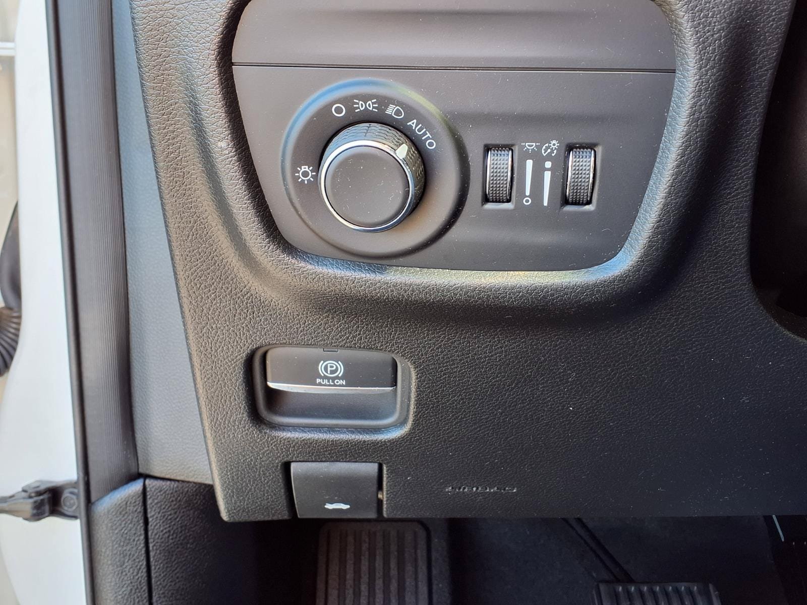 Used 2024 Jeep Grand Cherokee Altitude AWD/4WD image 21