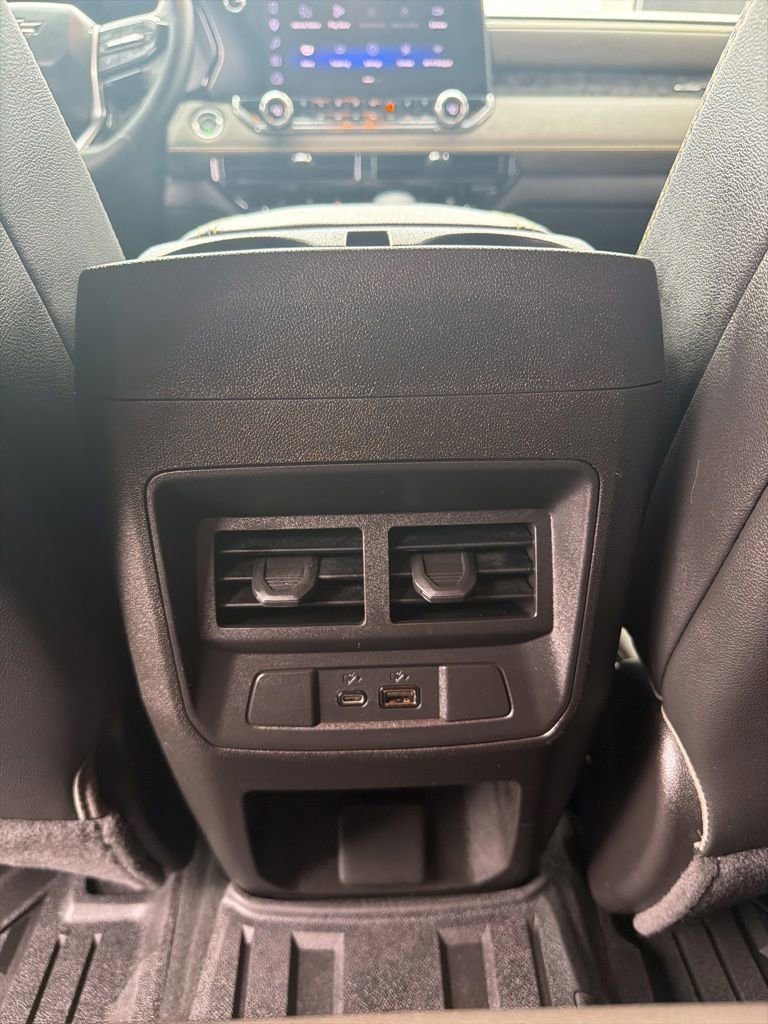 Used 2025 Chevrolet Colorado ZR2 w/ Technology Package AWD/4WD image 31