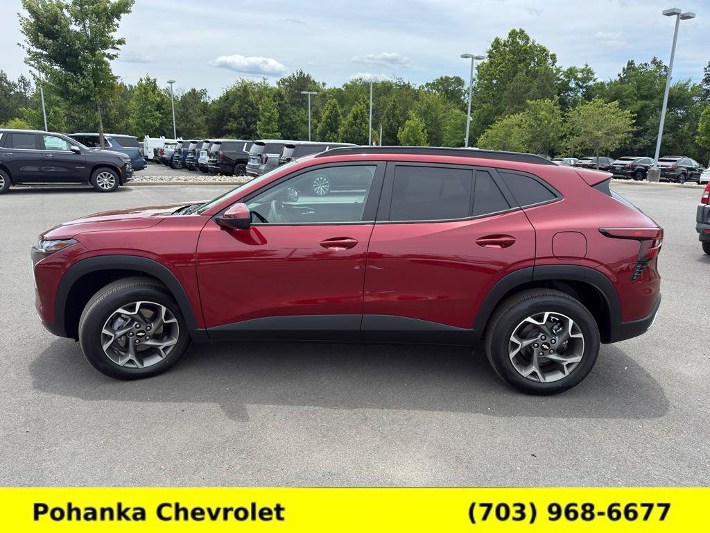 Used 2025 Chevrolet Trax LT FWD image 4