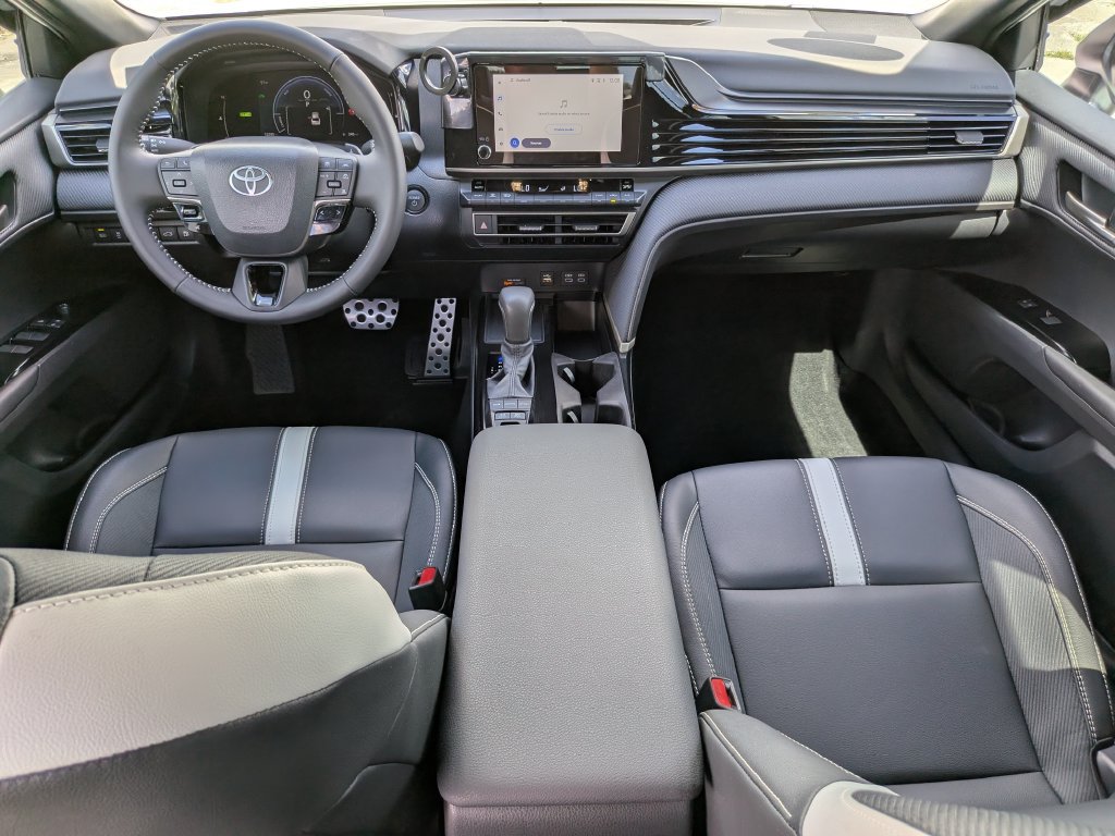 Used 2026 Toyota Camry SE FWD image 18