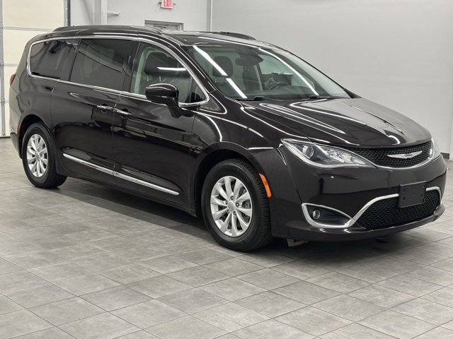 Used 2017 Chrysler Pacifica Touring-L image 1