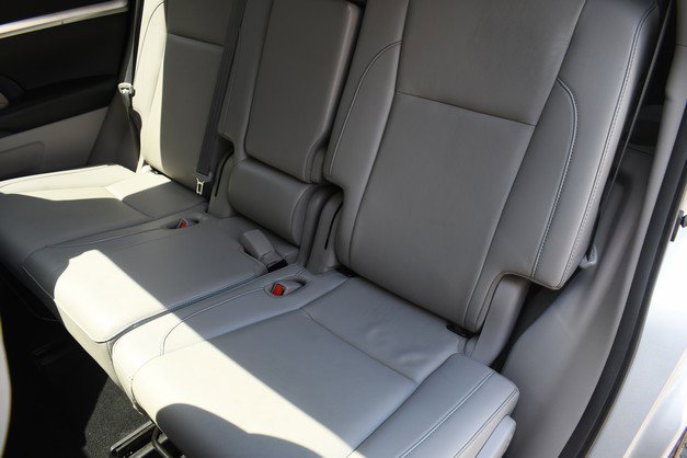 Used 2019 Toyota Highlander XLE w/ Carpet Mat Package (TMS) AWD/4WD image 23