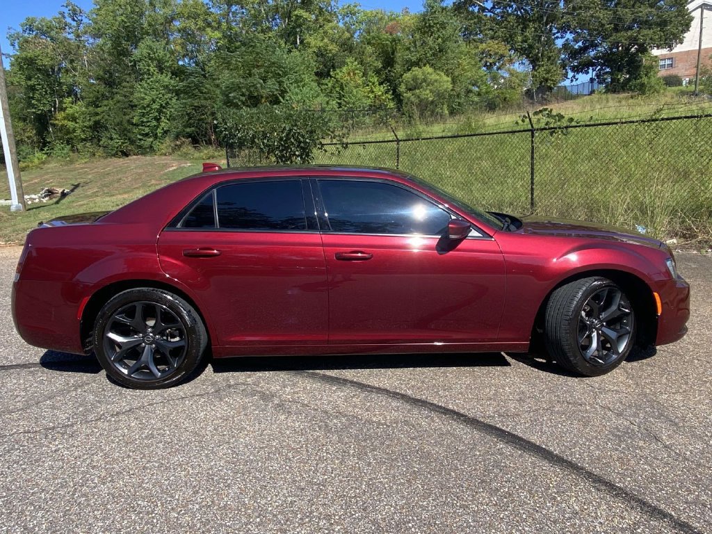 Certified 2023 Chrysler 300 S RWD image 10