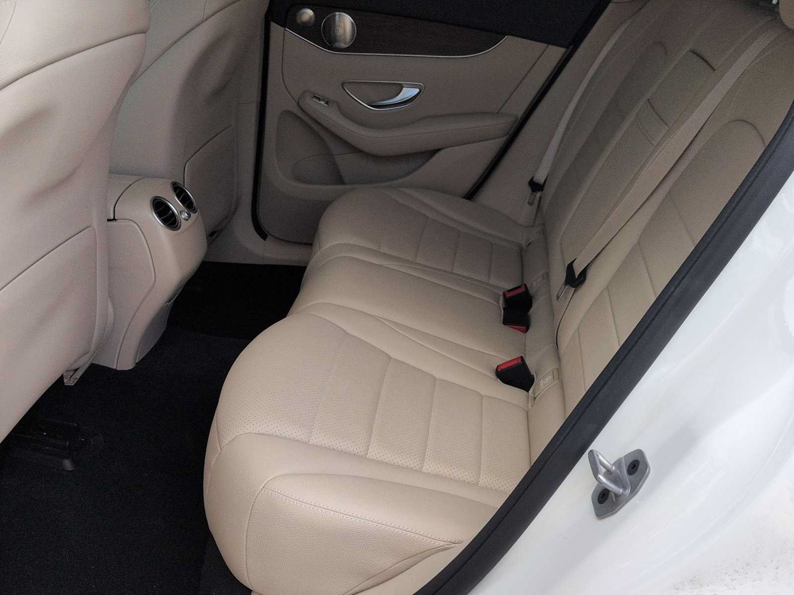 Used 2021 Mercedes-Benz GLC 300 4MATIC image 21