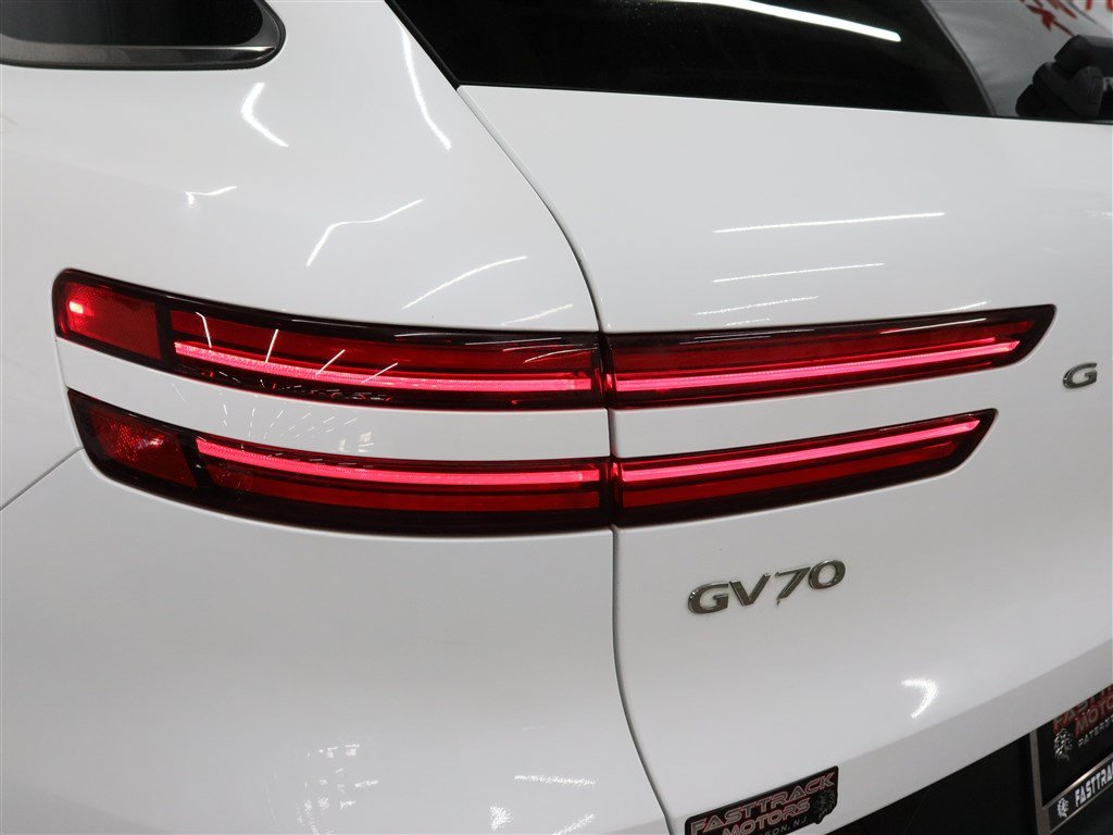 Used 2022 Genesis GV70 2.5T w/ Sport Prestige Package AWD/4WD image 12