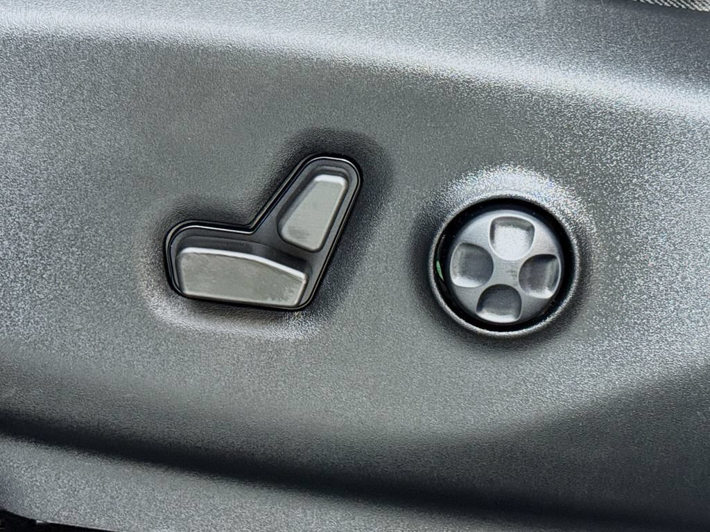 Used 2022 Chrysler Pacifica Limited w/ S Appearance Package FWD image 18