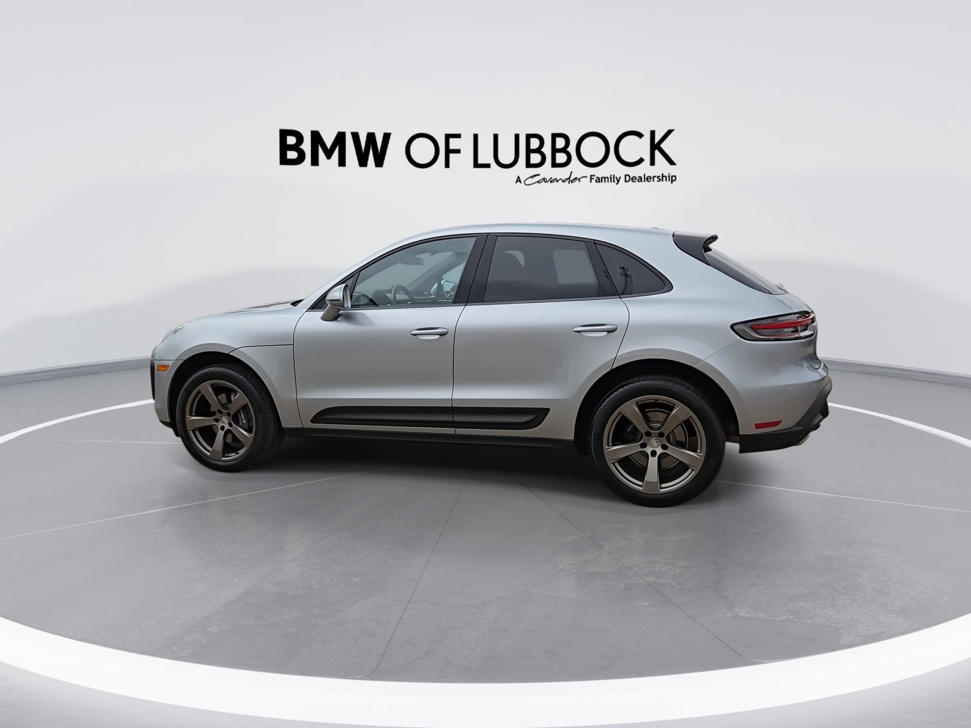 Used 2025 Porsche Macan AWD/4WD image 6