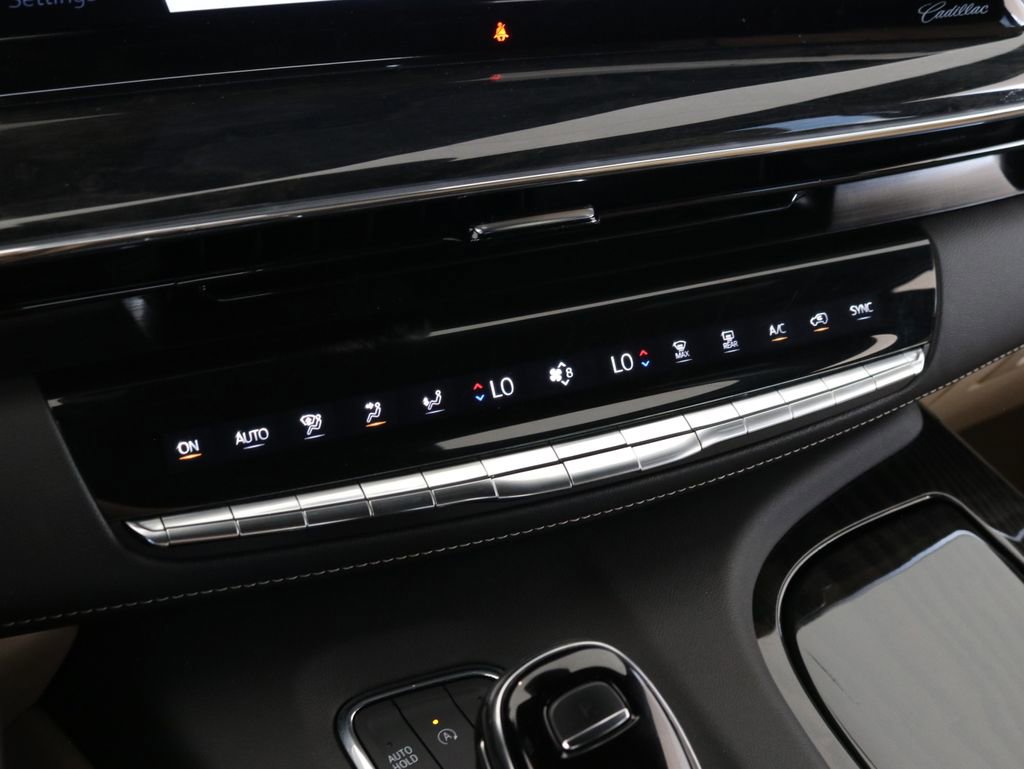 Used 2024 Cadillac Escalade Premium Luxury AWD/4WD image 16