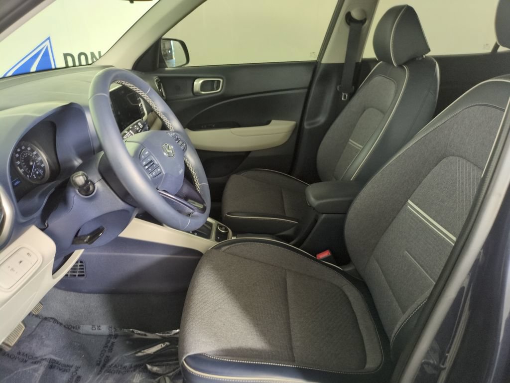 Used 2021 Hyundai Venue FWD image 12