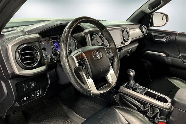 Used 2021 Toyota Tacoma Limited image 17