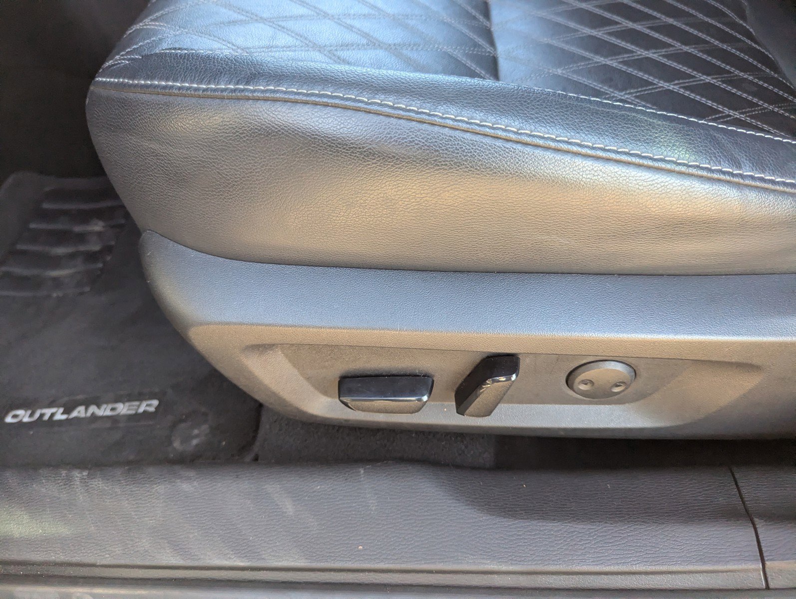 Used 2023 Mitsubishi Outlander SEL image 27