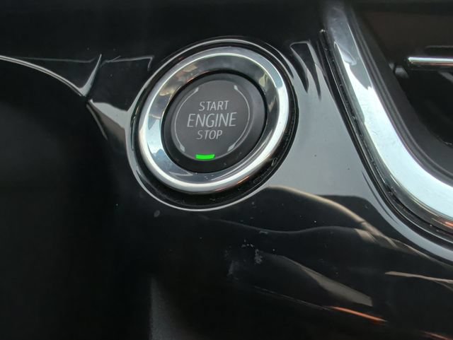 Used 2025 Chevrolet Trax RS FWD image 20