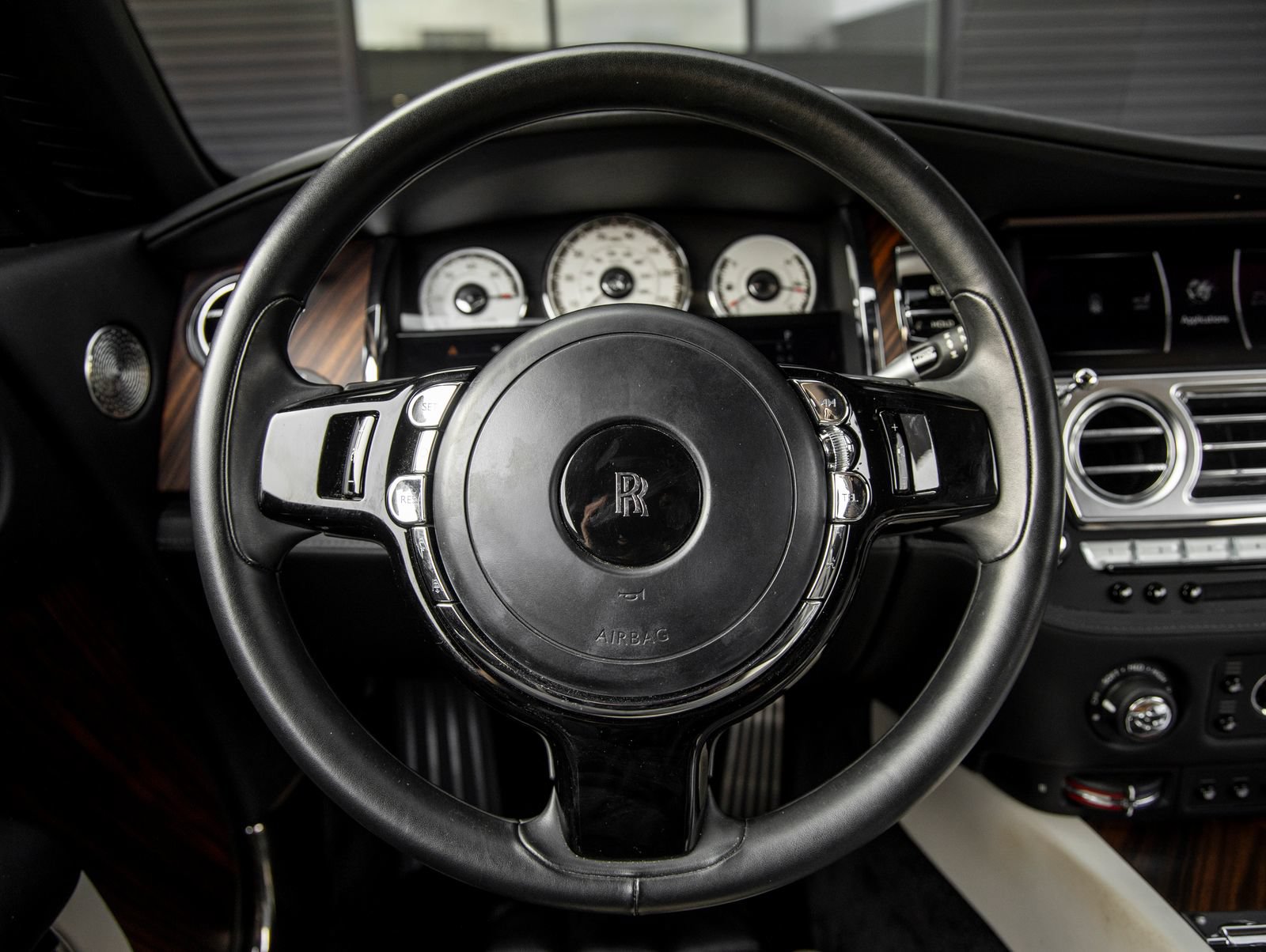 Used 2019 Rolls-Royce Wraith RWD image 28