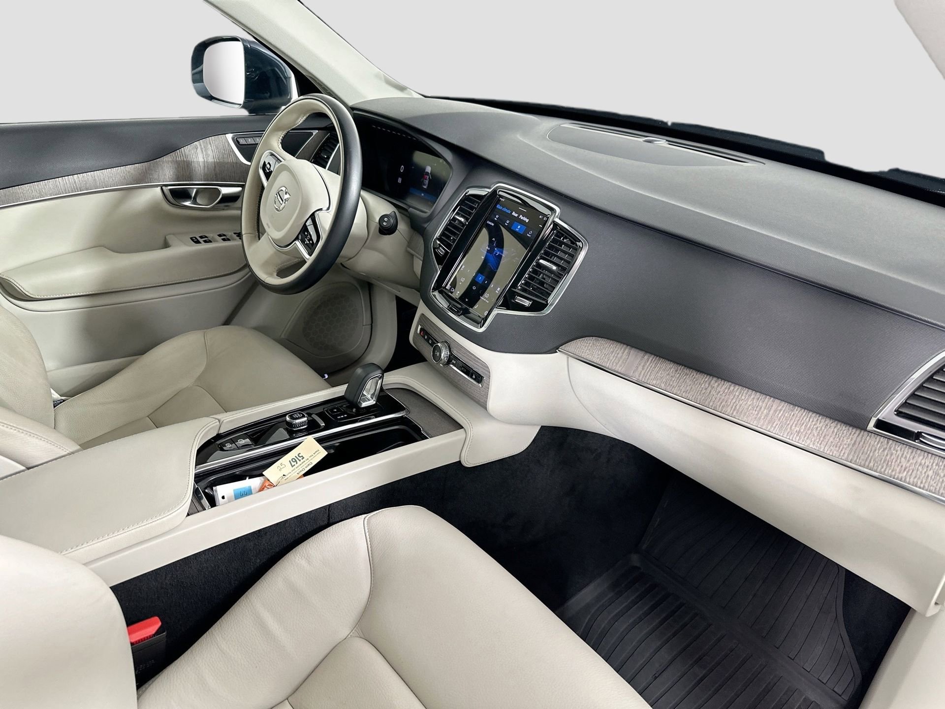 Certified 2023 Volvo XC90 B6 Plus w/ Protection Package image 31
