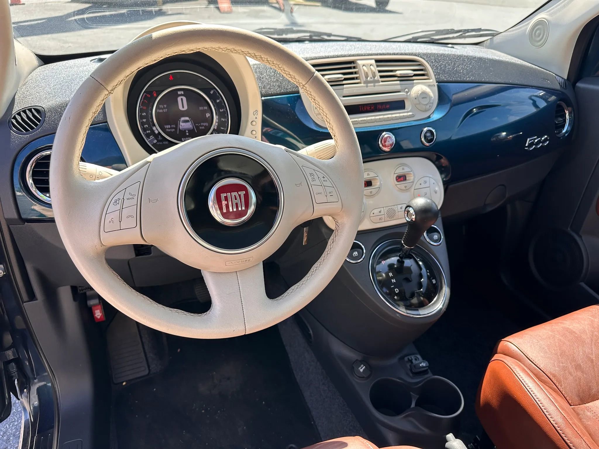 Used 2015 FIAT 500 Lounge w/ Luxury Leather Package FWD image 14