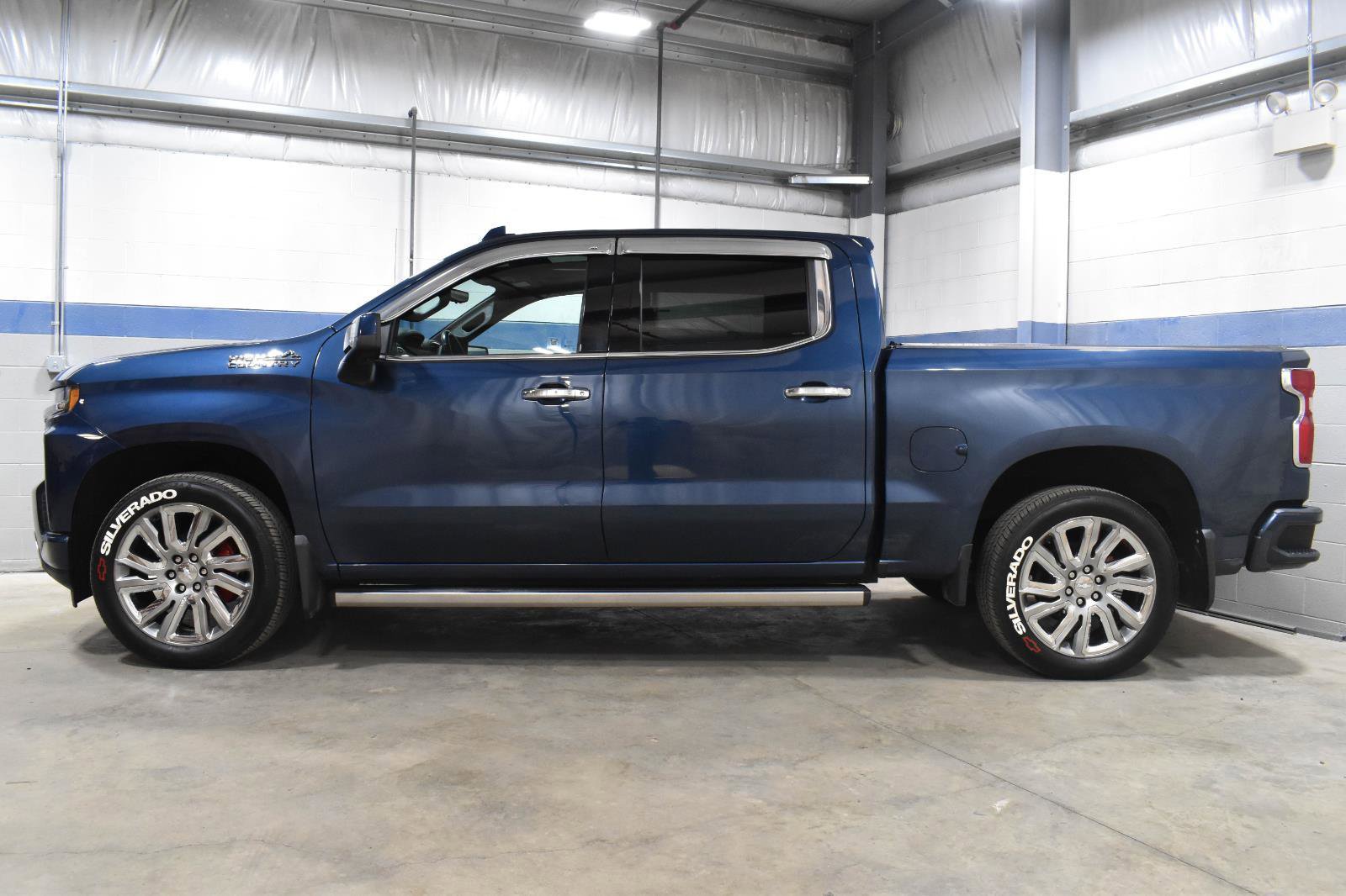 Used 2019 Chevrolet Silverado 1500 High Country w/ High Country Premium Package AWD/4WD image 25