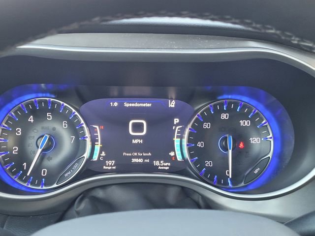 Certified 2025 Chrysler Pacifica Select image 8