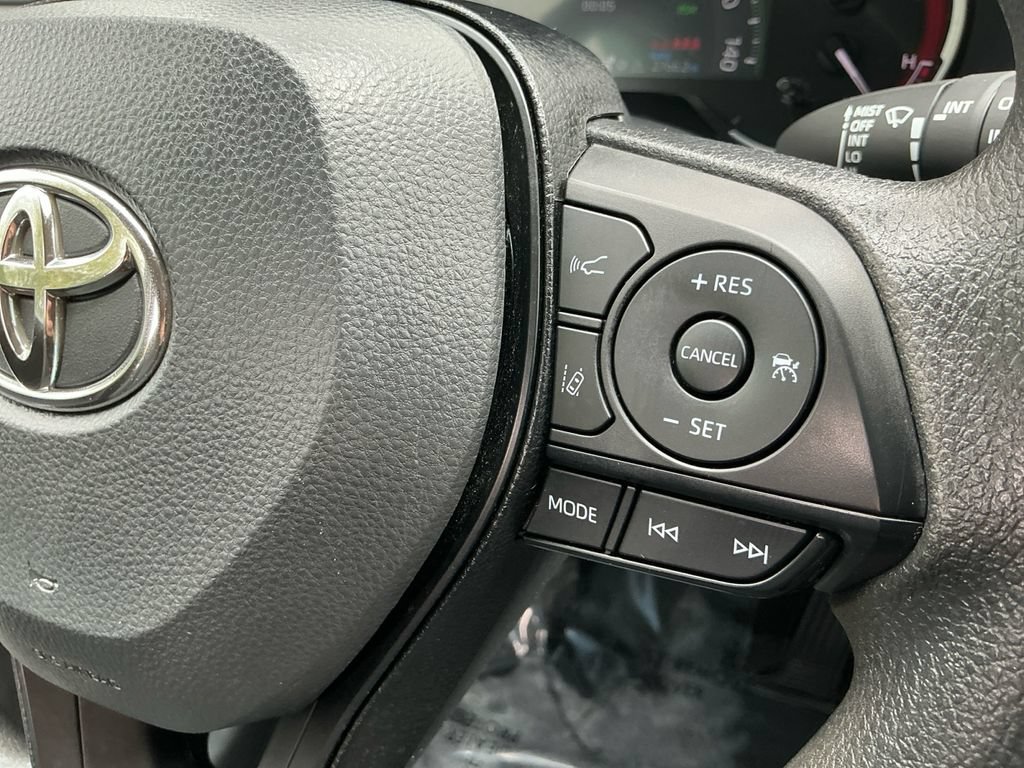 Used 2025 Toyota RAV4 XLE AWD/4WD image 20