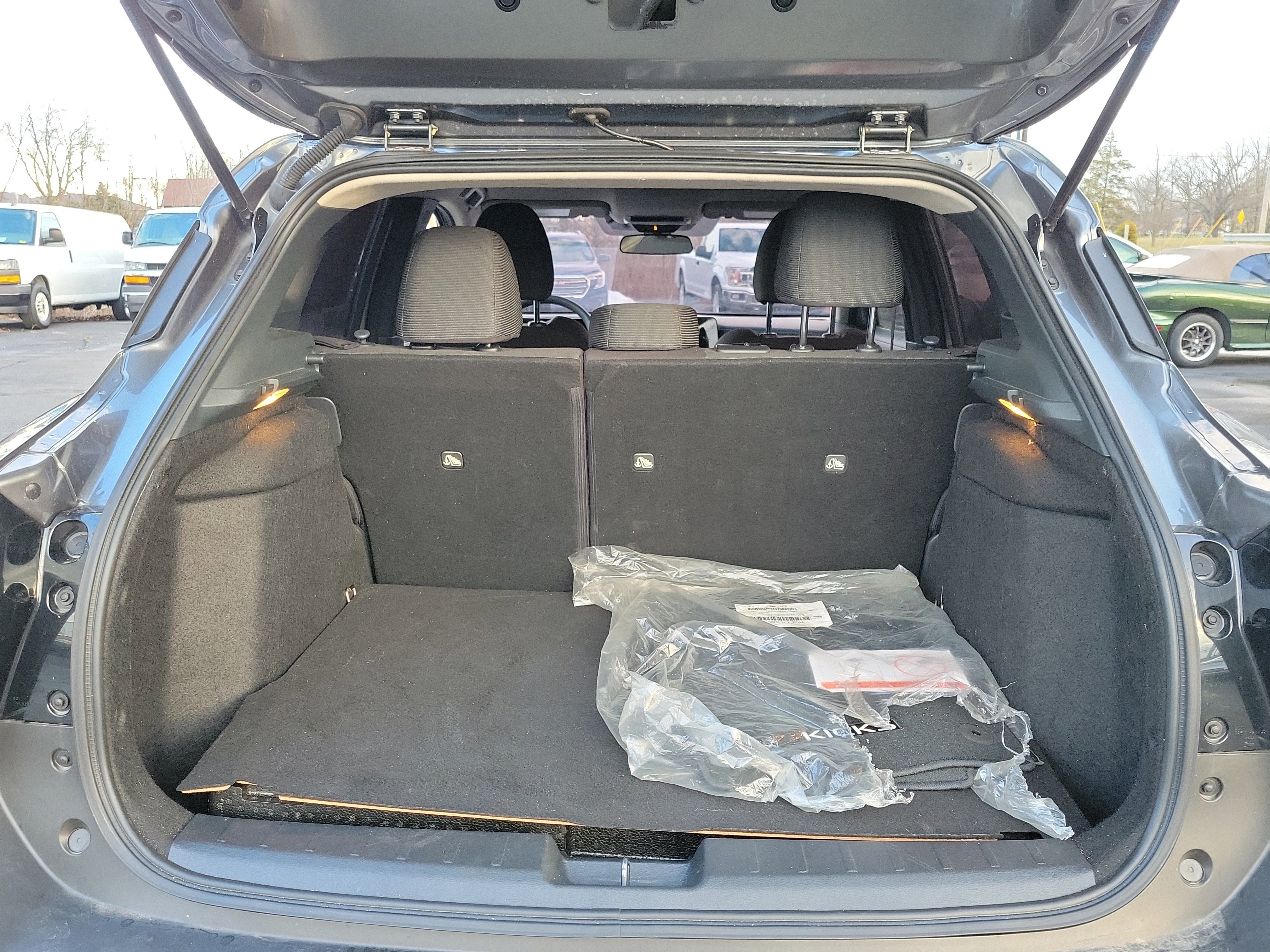 Used 2025 Nissan Kicks S image 8