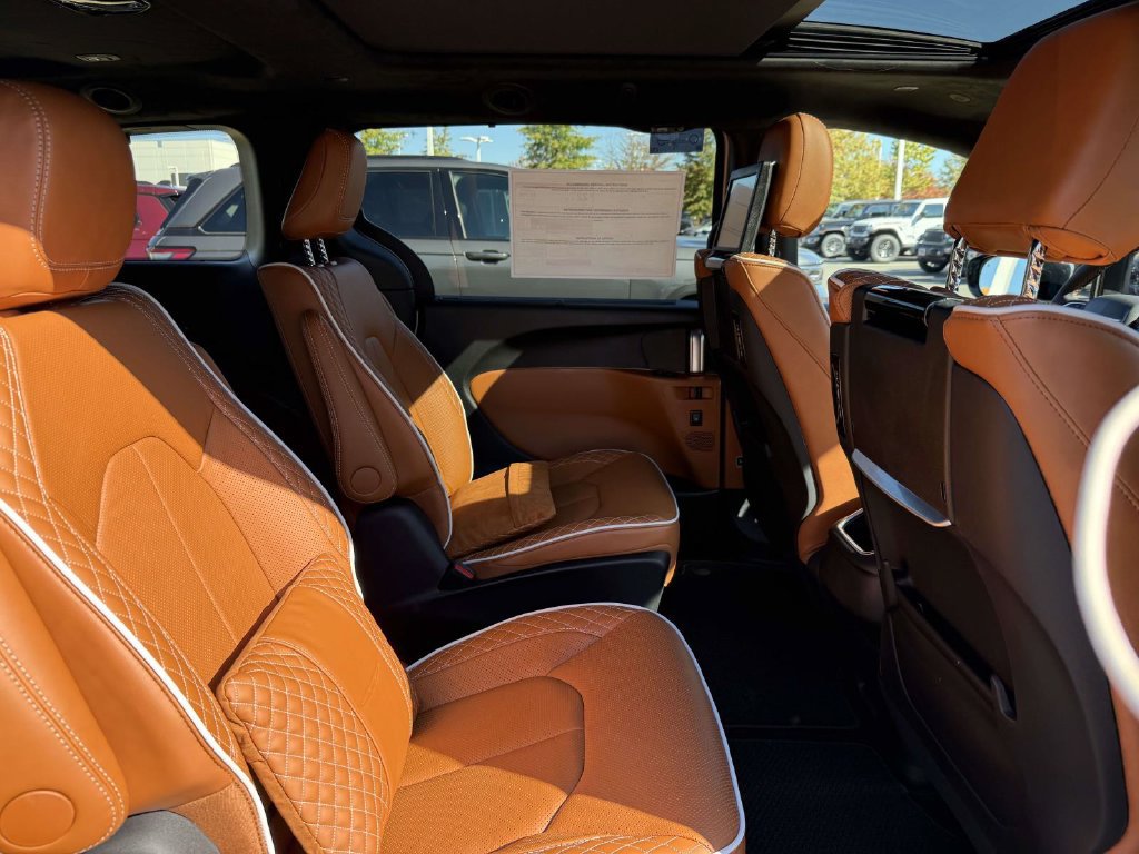 New 2026 Chrysler Pacifica Pinnacle FWD image 16