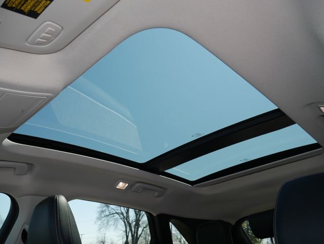 Used 2022 Ford Escape Titanium image 3