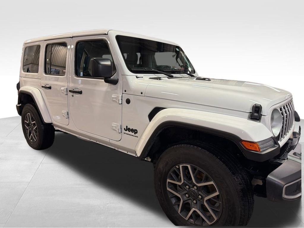 Used 2025 Jeep Wrangler Sahara image 7