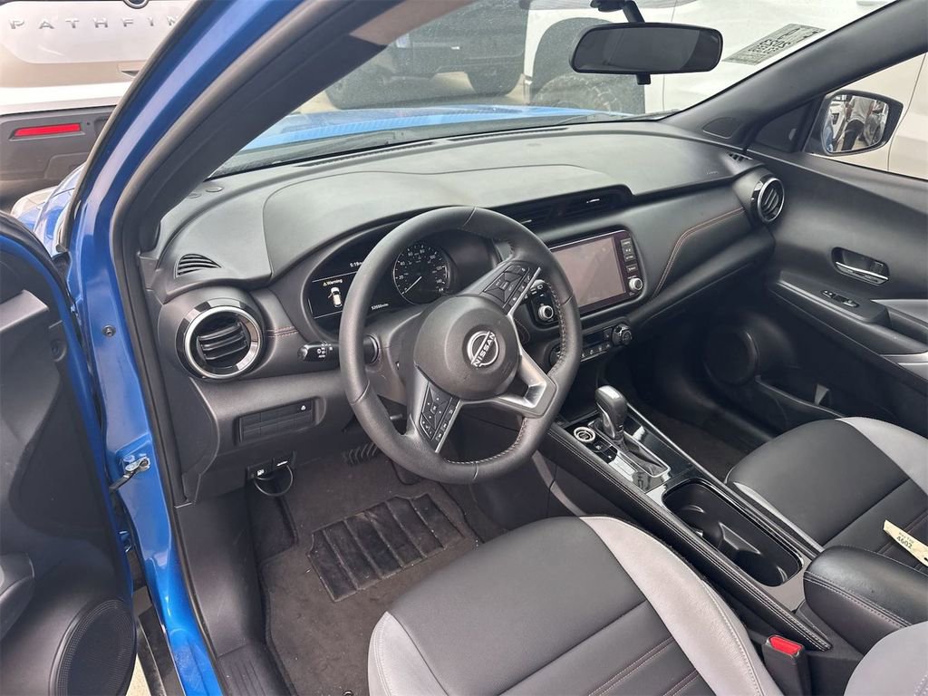 Used 2023 Nissan Kicks SR w/ SR Premium Package FWD image 6