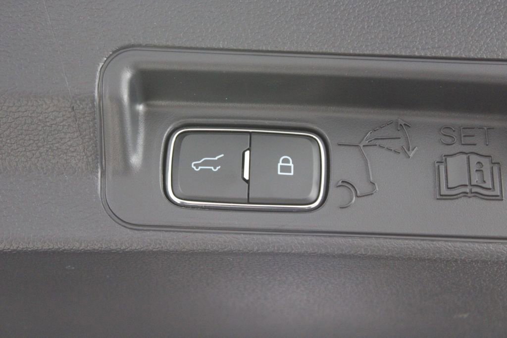 Used 2025 Ford Explorer ST image 19