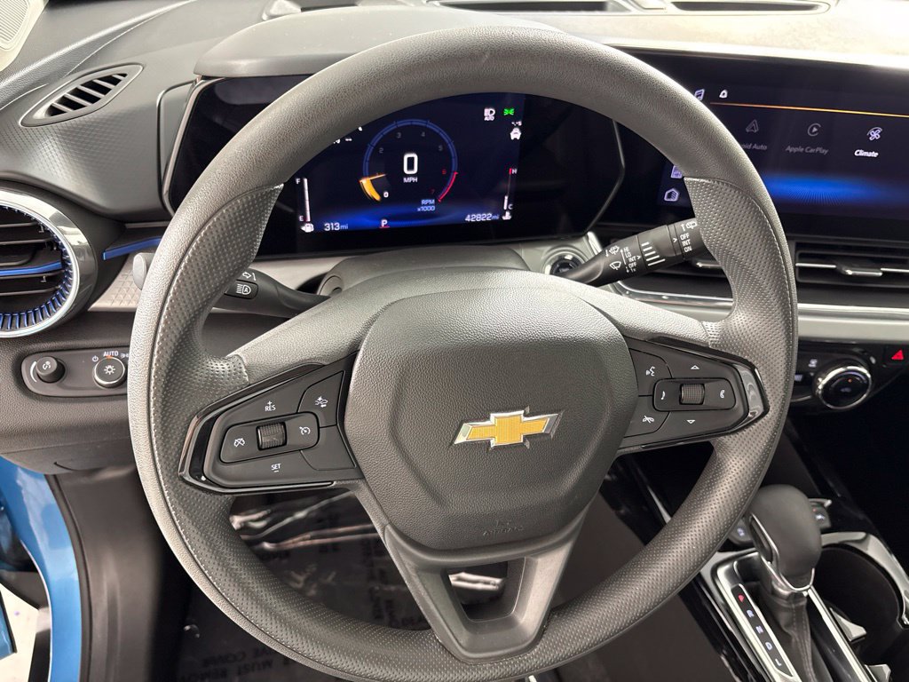 Used 2025 Chevrolet Trax LT FWD image 31