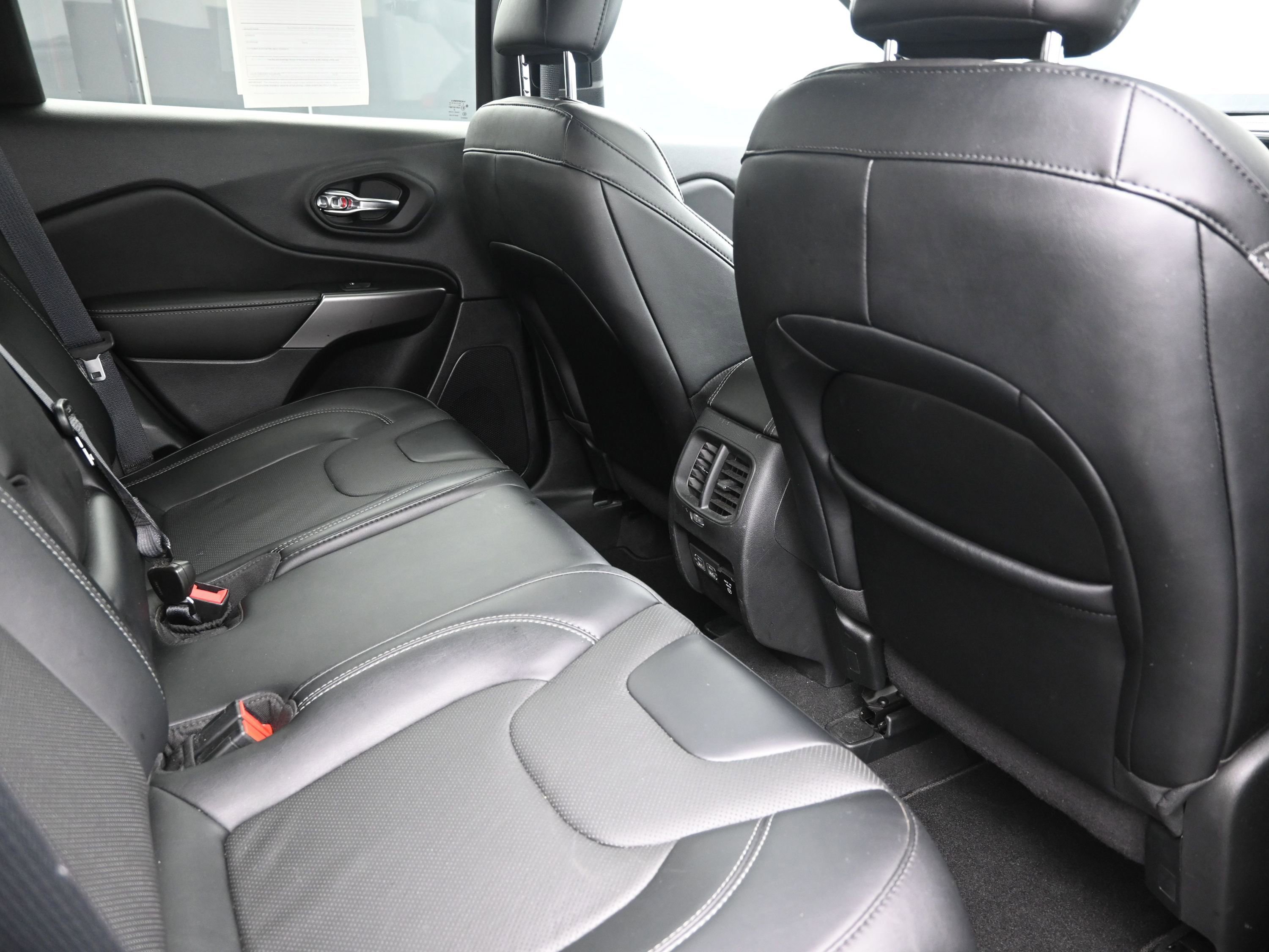 Used 2022 Jeep Cherokee Limited image 24