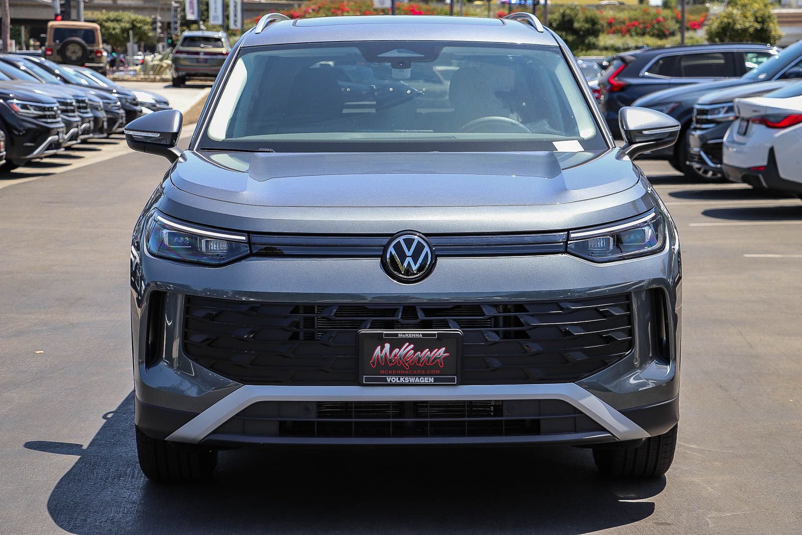 New 2026 Volkswagen Tiguan SE FWD image 2