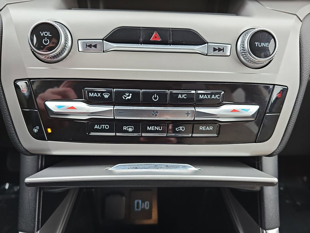 Used 2022 Ford Explorer XLT w/ Equipment Group 202A image 22