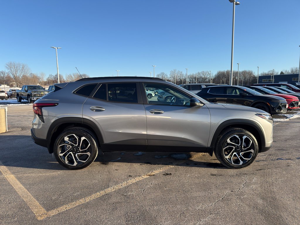 Used 2024 Chevrolet Trax RS w/ Driver Confidence Package image 4