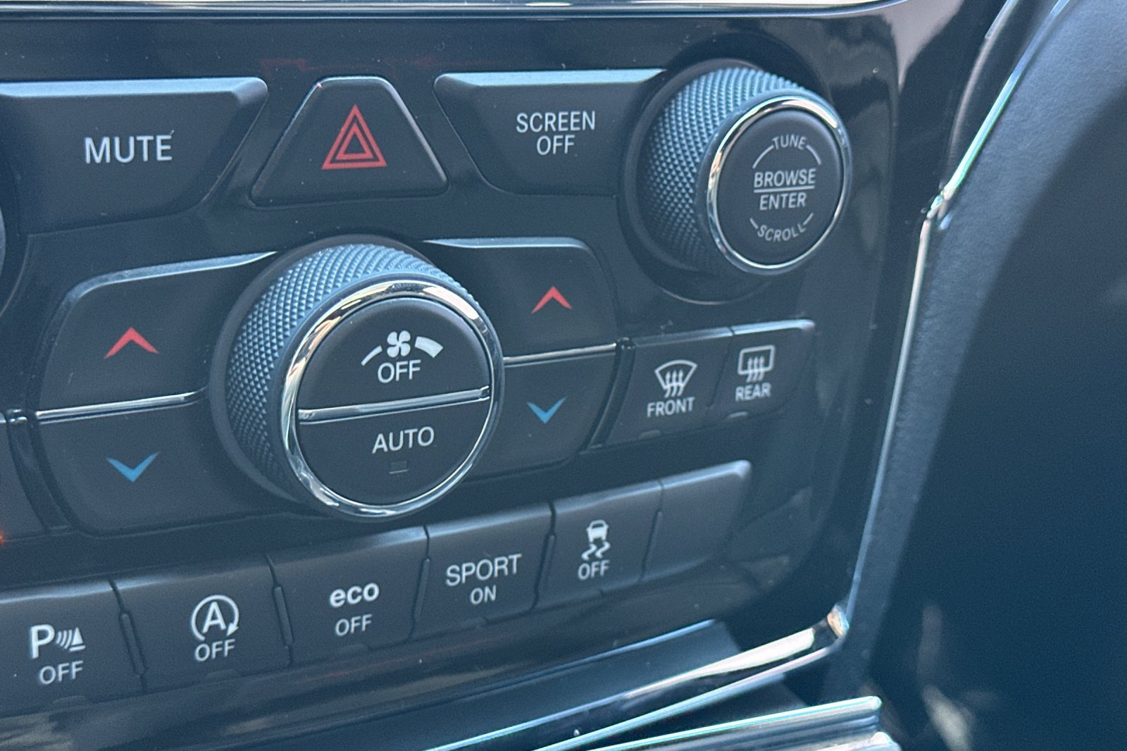 Used 2019 Jeep Grand Cherokee Trailhawk w/ Trailhawk Luxury Group AWD/4WD image 30