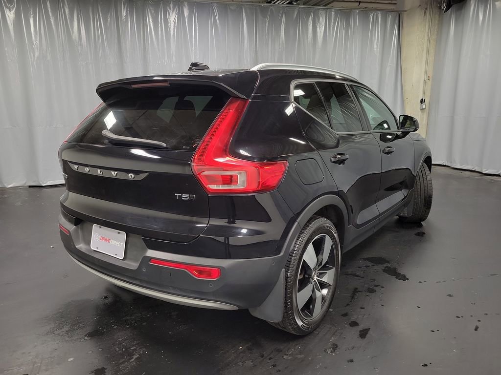Used 2019 Volvo XC40 T5 Momentum image 9