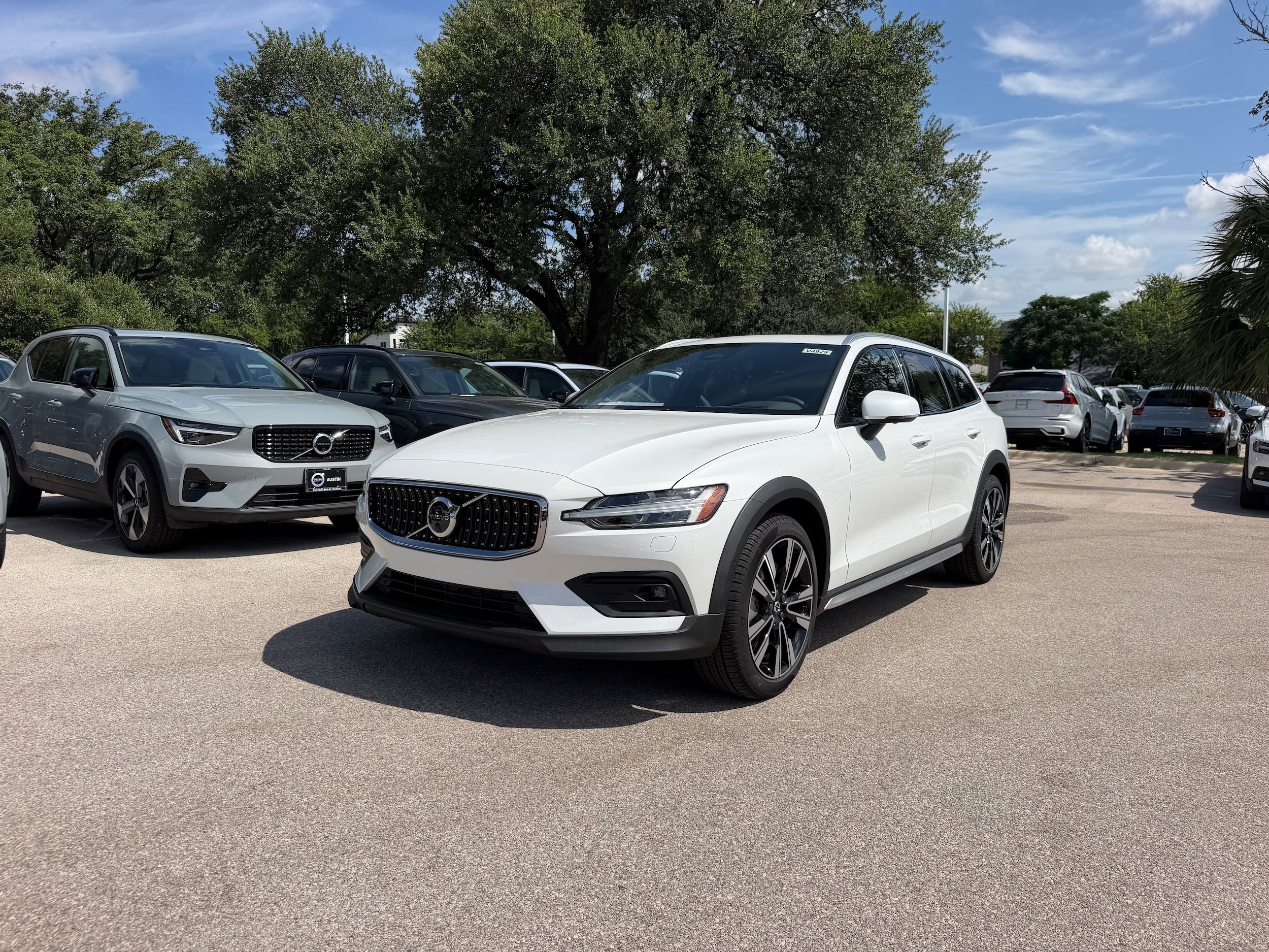 New 2026 Volvo V60 B5 Cross Country Ultra w/ Climate Package AWD/4WD image 2