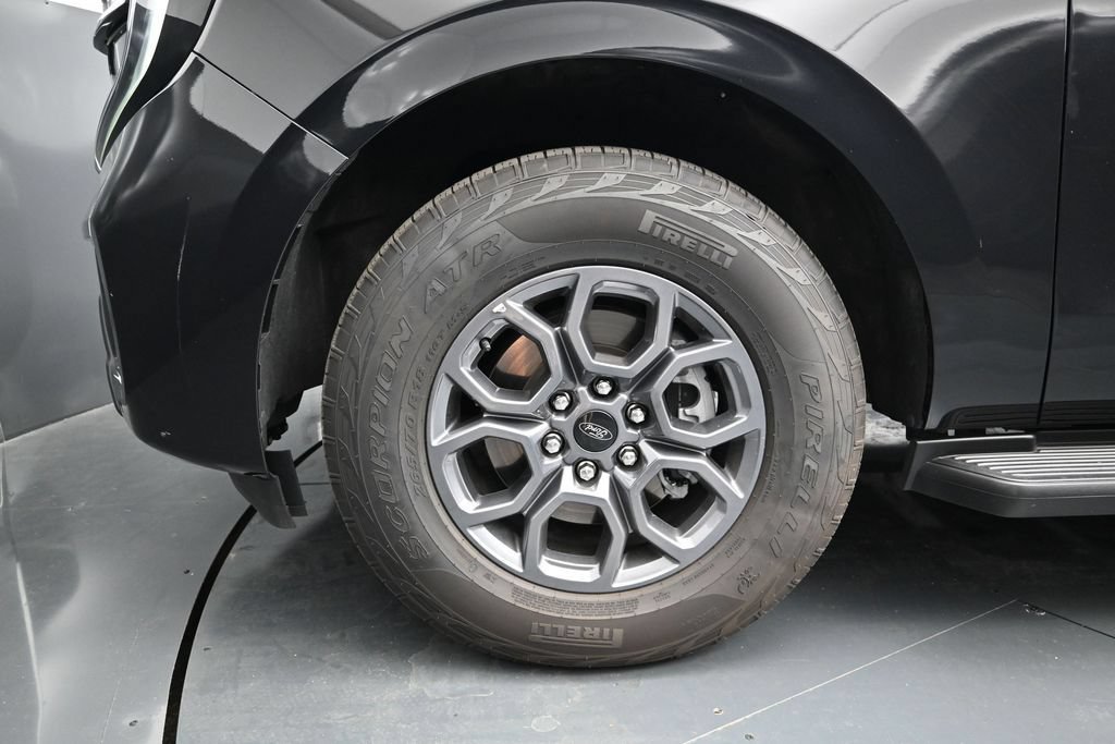 Used 2025 Ford Expedition Max Active AWD/4WD image 12