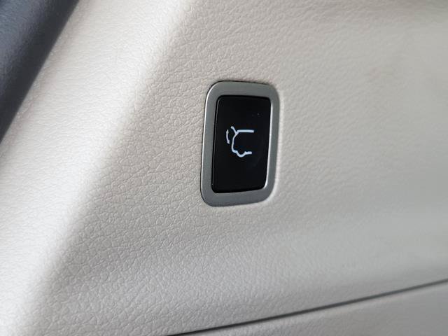 Used 2023 Chrysler Voyager LX FWD image 30