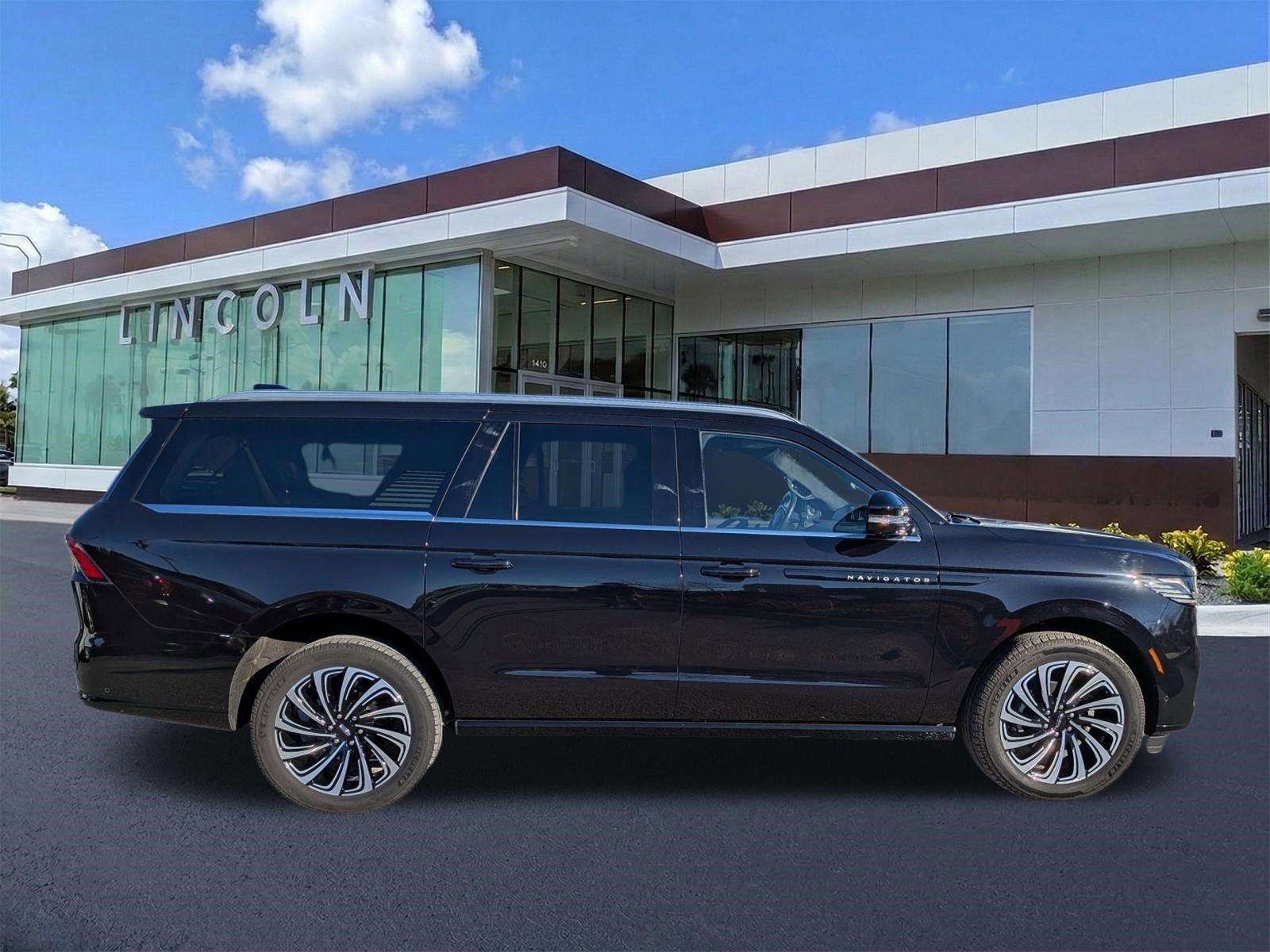 Certified 2025 Lincoln Navigator L Black Label video 4