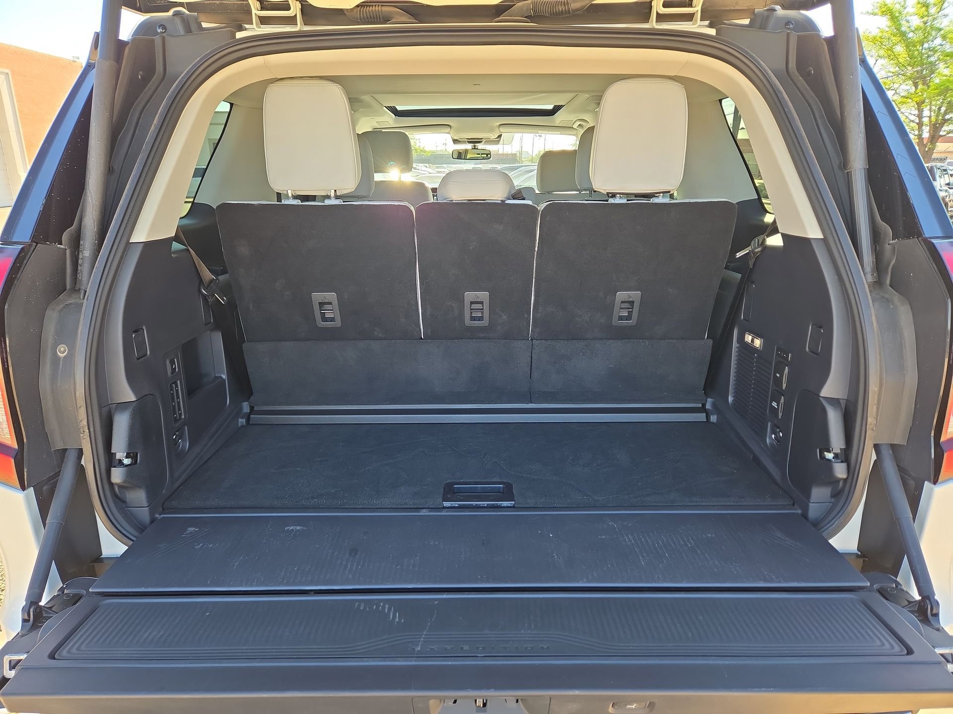 Used 2025 Ford Expedition Platinum w/ Platinum Ultimate Package image 12
