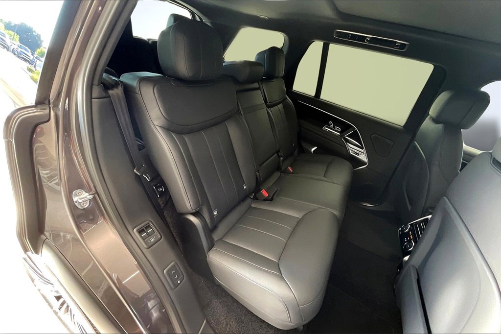 New 2025 Land Rover Range Rover Long Wheelbase SE image 9